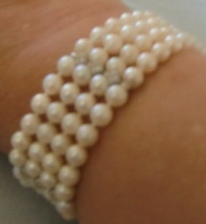 M837M 14K gold 4 stand south sea pearl and diamond bracelet2006 Takst-Apparaisal N.Kr 16 000